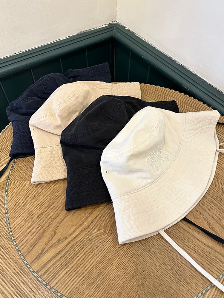 バケットハット 紐付き刺繍入りアウトドアバケットハット