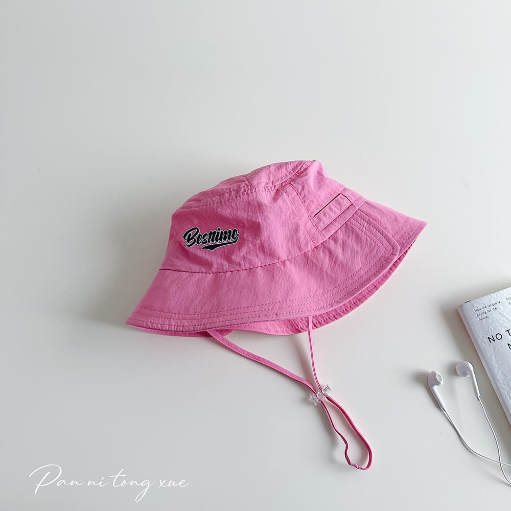 バケットハット ベビー用　シンプル刺繍入り紐付きバケットハット